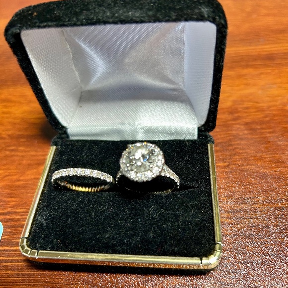 5 cttw Lab Grown Diamond Halo Bridal Set Size 7